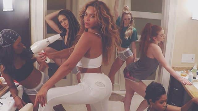 Beyonce qui twerke avec des danseuses