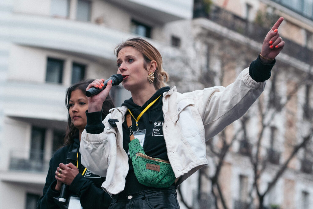 Pauline et Chloé en prise de parole à S.W.A.G. Outside Paris
