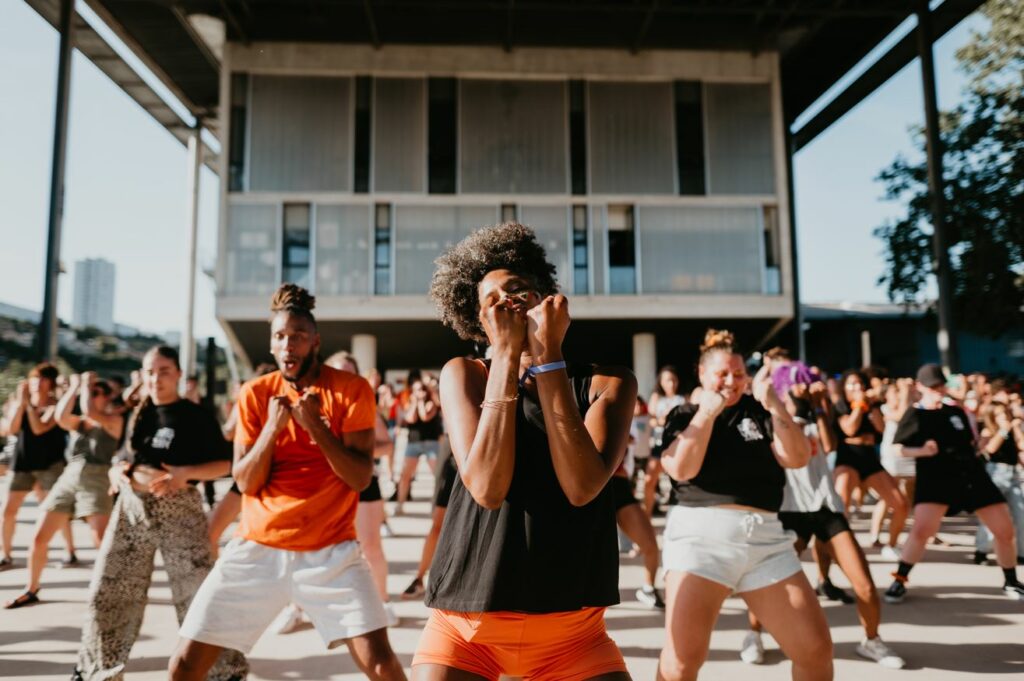 Maryam Kaba qui donne un cours d'Afrovibe